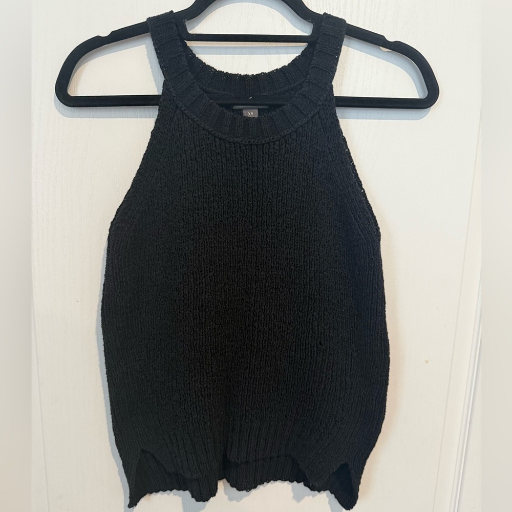 Point sur Black Knit Sleeveless Top